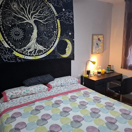 Habitaciones Individuales Wifi Tv Microondas Cerca Del Aeropuerto Madrid Habitacion Grande Wc Privado O Habitacion Pequena Wc Compartido Muy Tranquilas Bien Comunicadas Tren Metro Bus Facil Aparcamiento San Sebastián de los Reyes Εξωτερικό φωτογραφία