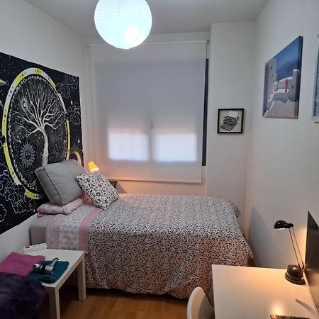 Habitaciones Individuales Wifi Tv Microondas Cerca Del Aeropuerto Madrid Habitacion Grande Wc Privado O Habitacion Pequena Wc Compartido Muy Tranquilas Bien Comunicadas Tren Metro Bus Facil Aparcamiento San Sebastián de los Reyes Εξωτερικό φωτογραφία