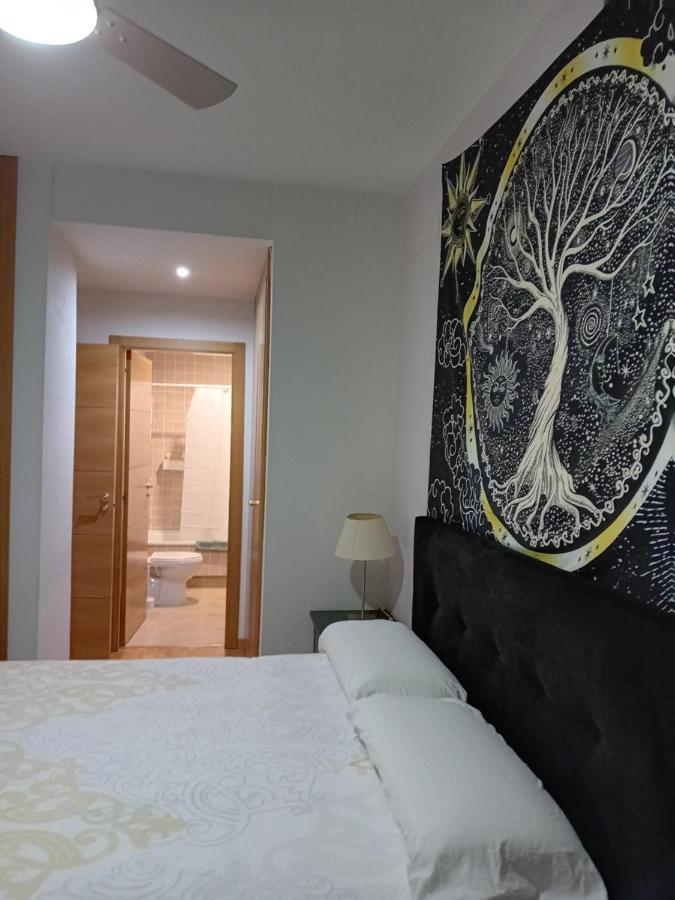 Habitaciones Individuales Wifi Tv Microondas Cerca Del Aeropuerto Madrid Habitacion Grande Wc Privado O Habitacion Pequena Wc Compartido Muy Tranquilas Bien Comunicadas Tren Metro Bus Facil Aparcamiento San Sebastián de los Reyes Εξωτερικό φωτογραφία