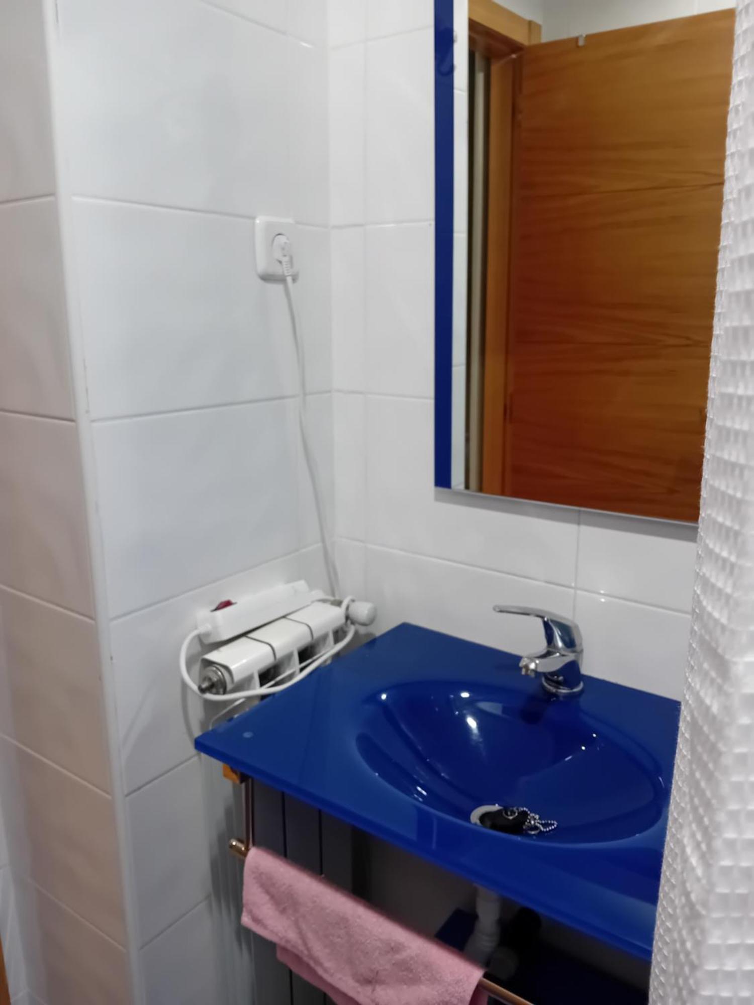 Habitaciones Individuales Wifi Tv Microondas Cerca Del Aeropuerto Madrid Habitacion Grande Wc Privado O Habitacion Pequena Wc Compartido Muy Tranquilas Bien Comunicadas Tren Metro Bus Facil Aparcamiento San Sebastián de los Reyes Εξωτερικό φωτογραφία