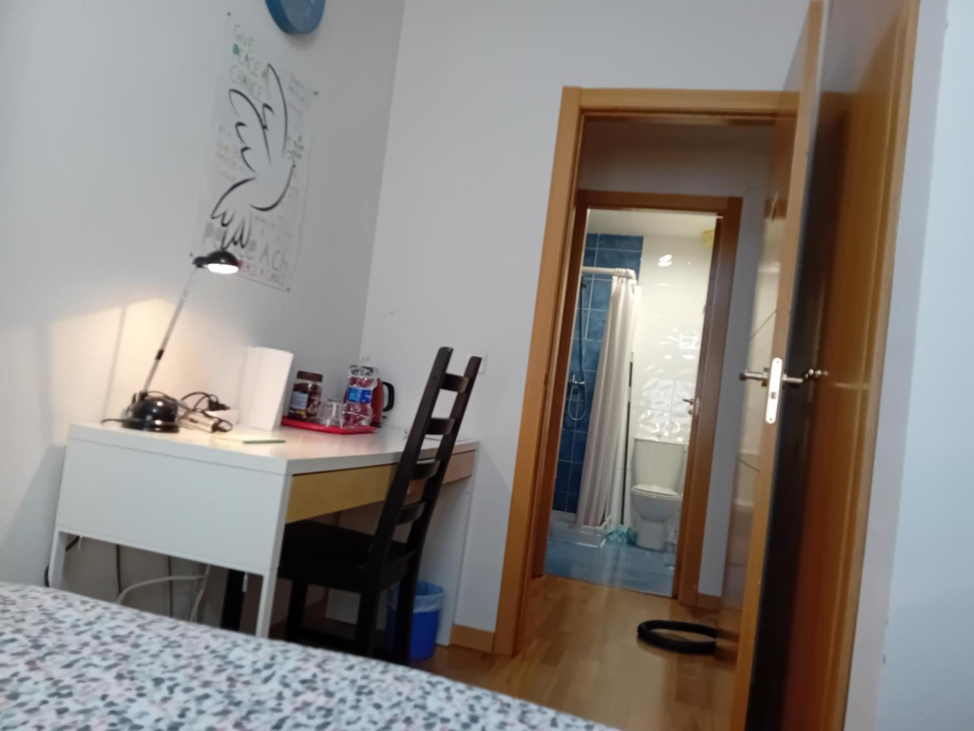 Habitaciones Individuales Wifi Tv Microondas Cerca Del Aeropuerto Madrid Habitacion Grande Wc Privado O Habitacion Pequena Wc Compartido Muy Tranquilas Bien Comunicadas Tren Metro Bus Facil Aparcamiento San Sebastián de los Reyes Εξωτερικό φωτογραφία