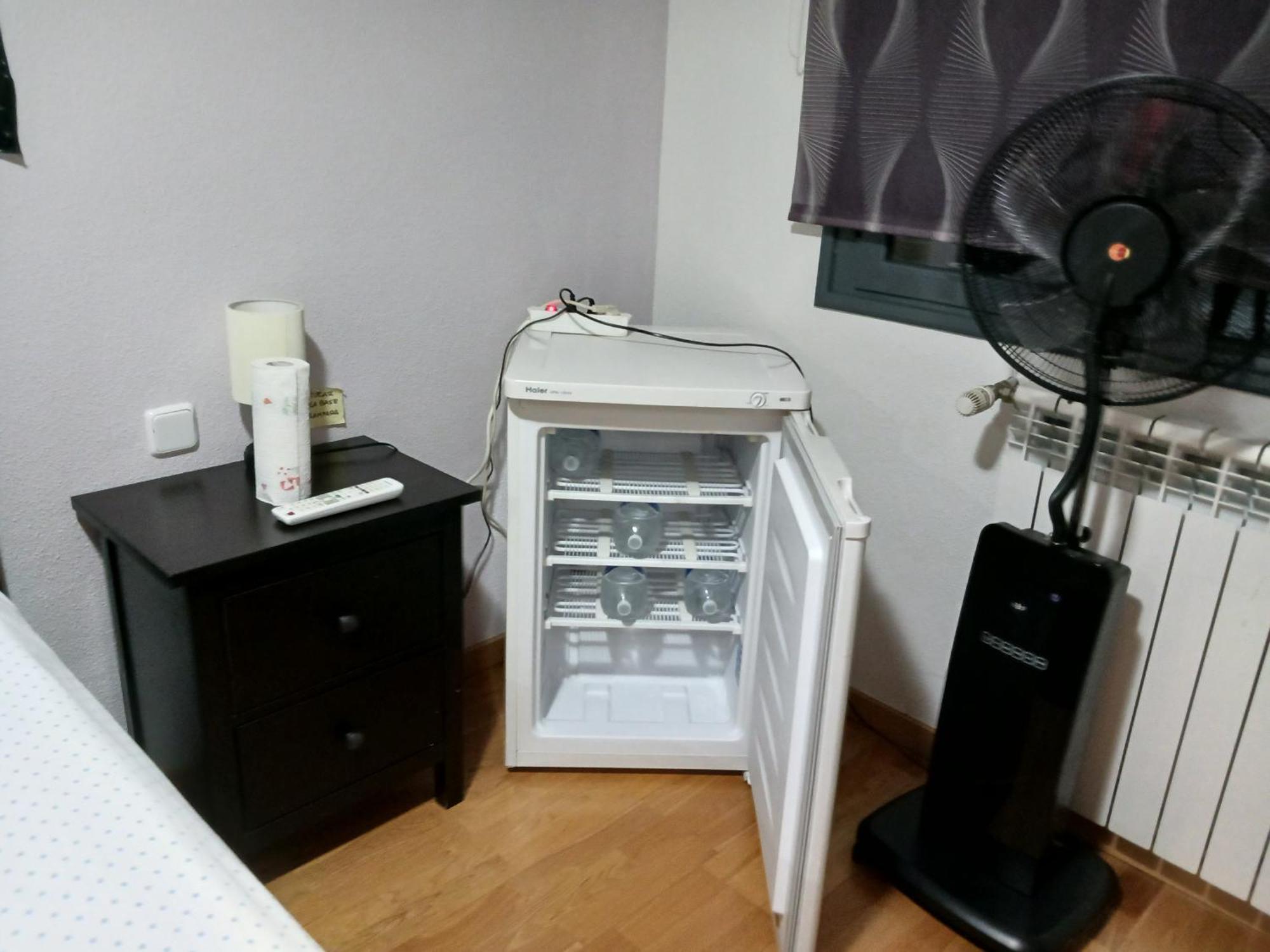 Habitaciones Individuales Wifi Tv Microondas Cerca Del Aeropuerto Madrid Habitacion Grande Wc Privado O Habitacion Pequena Wc Compartido Muy Tranquilas Bien Comunicadas Tren Metro Bus Facil Aparcamiento San Sebastián de los Reyes Εξωτερικό φωτογραφία