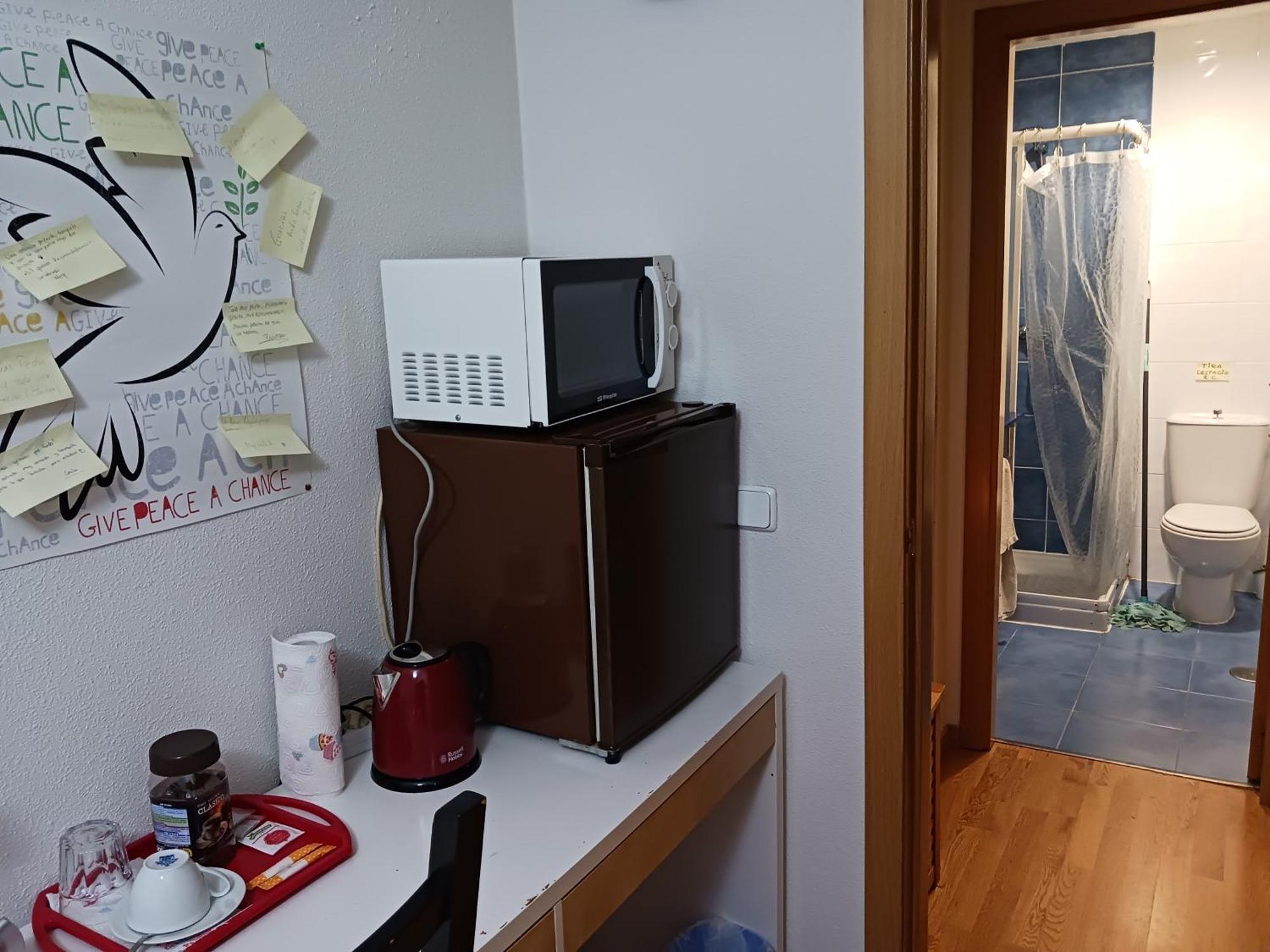 Habitaciones Individuales Wifi Tv Microondas Cerca Del Aeropuerto Madrid Habitacion Grande Wc Privado O Habitacion Pequena Wc Compartido Muy Tranquilas Bien Comunicadas Tren Metro Bus Facil Aparcamiento San Sebastián de los Reyes Εξωτερικό φωτογραφία