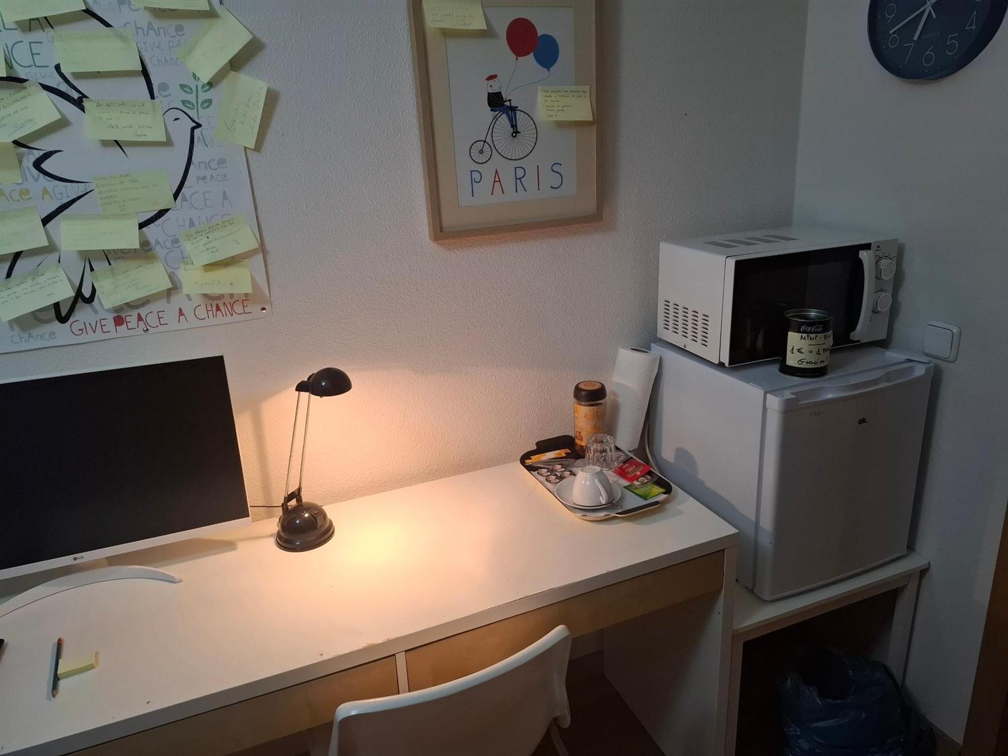 Habitaciones Individuales Wifi Tv Microondas Cerca Del Aeropuerto Madrid Habitacion Grande Wc Privado O Habitacion Pequena Wc Compartido Muy Tranquilas Bien Comunicadas Tren Metro Bus Facil Aparcamiento San Sebastián de los Reyes Εξωτερικό φωτογραφία