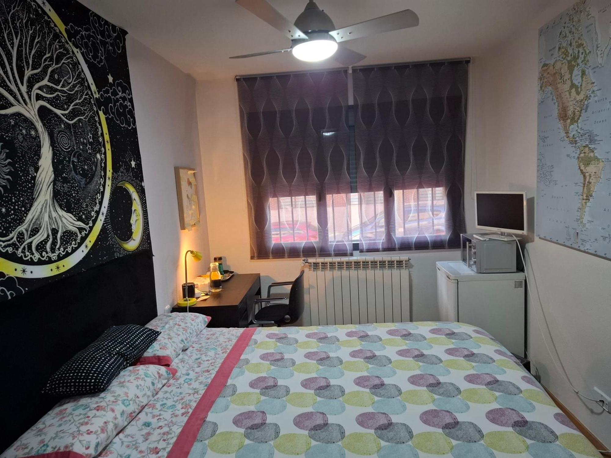 Habitaciones Individuales Wifi Tv Microondas Cerca Del Aeropuerto Madrid Habitacion Grande Wc Privado O Habitacion Pequena Wc Compartido Muy Tranquilas Bien Comunicadas Tren Metro Bus Facil Aparcamiento San Sebastián de los Reyes Εξωτερικό φωτογραφία