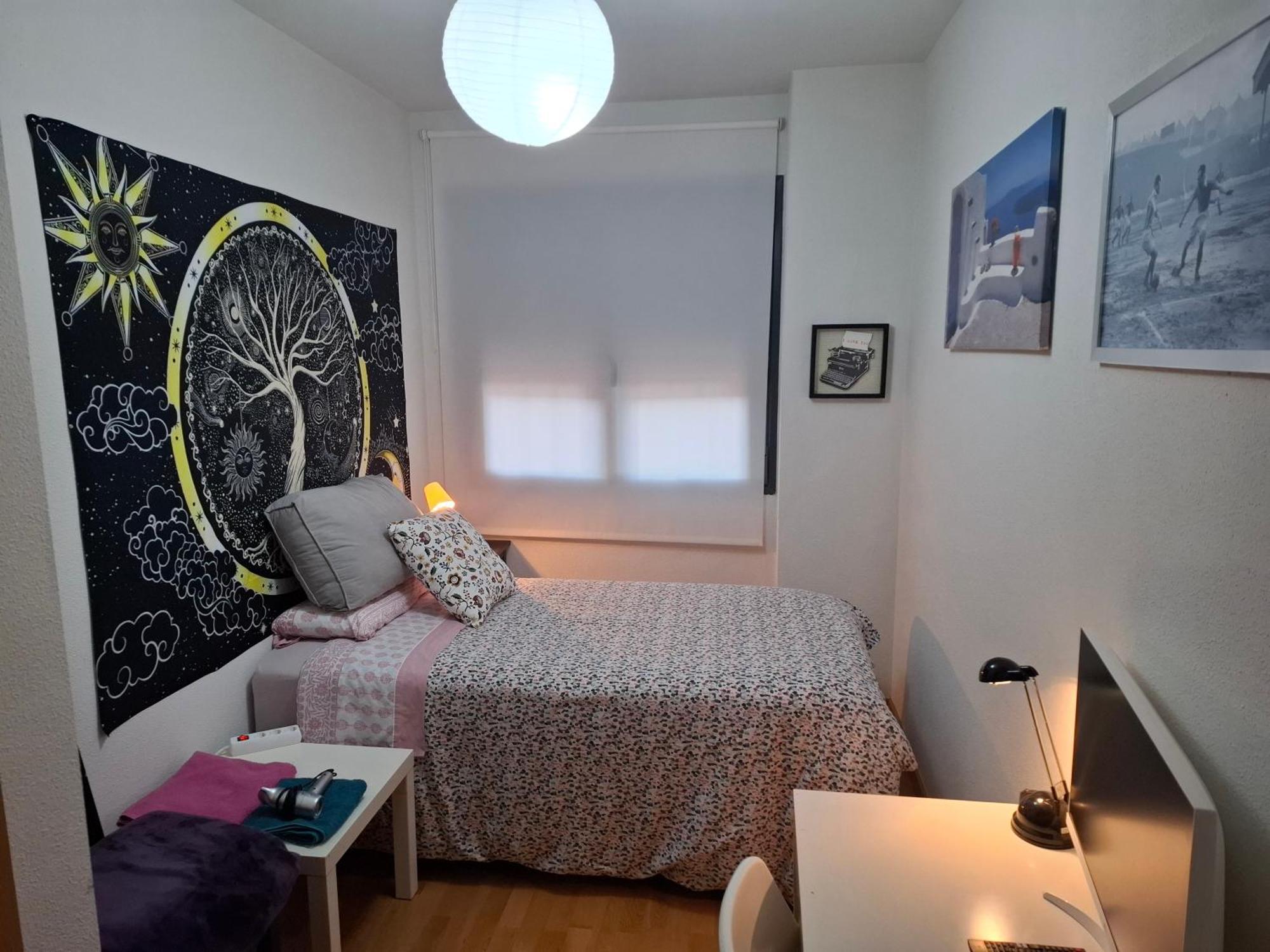 Habitaciones Individuales Wifi Tv Microondas Cerca Del Aeropuerto Madrid Habitacion Grande Wc Privado O Habitacion Pequena Wc Compartido Muy Tranquilas Bien Comunicadas Tren Metro Bus Facil Aparcamiento San Sebastián de los Reyes Εξωτερικό φωτογραφία