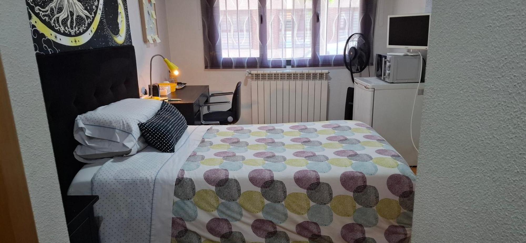 Habitaciones Individuales Wifi Tv Microondas Cerca Del Aeropuerto Madrid Habitacion Grande Wc Privado O Habitacion Pequena Wc Compartido Muy Tranquilas Bien Comunicadas Tren Metro Bus Facil Aparcamiento San Sebastián de los Reyes Εξωτερικό φωτογραφία