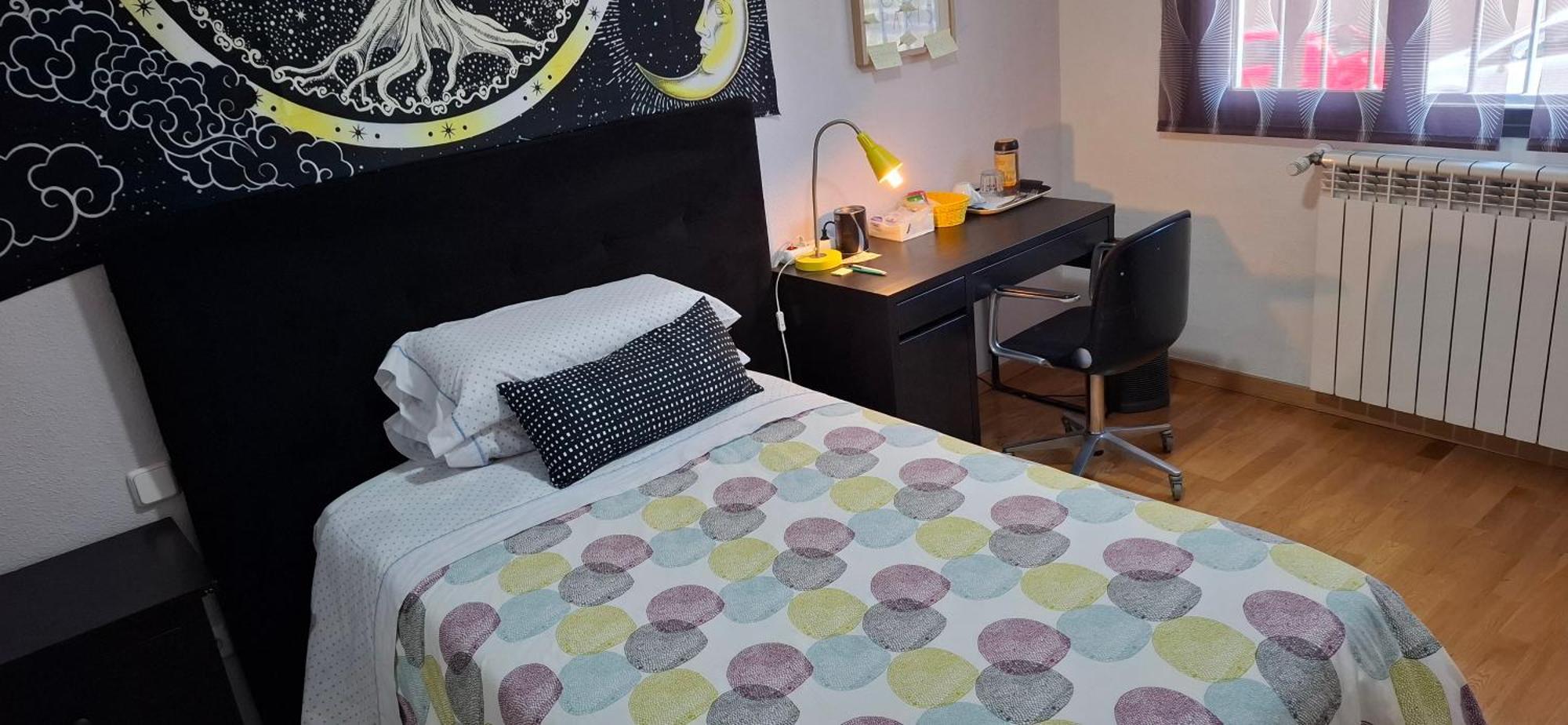 Habitaciones Individuales Wifi Tv Microondas Cerca Del Aeropuerto Madrid Habitacion Grande Wc Privado O Habitacion Pequena Wc Compartido Muy Tranquilas Bien Comunicadas Tren Metro Bus Facil Aparcamiento San Sebastián de los Reyes Εξωτερικό φωτογραφία